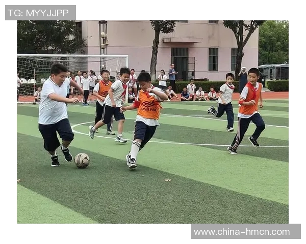 乐动体育足球教练心诚助力青少年成长与梦想追逐